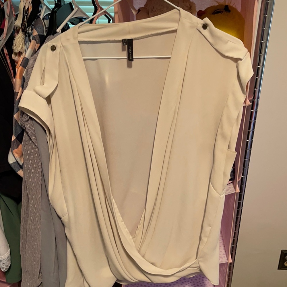 Size L white blouse